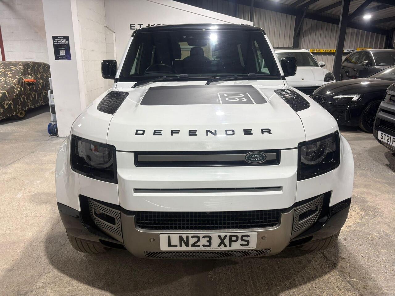 Land Rover Defender 90 2023 photo 2