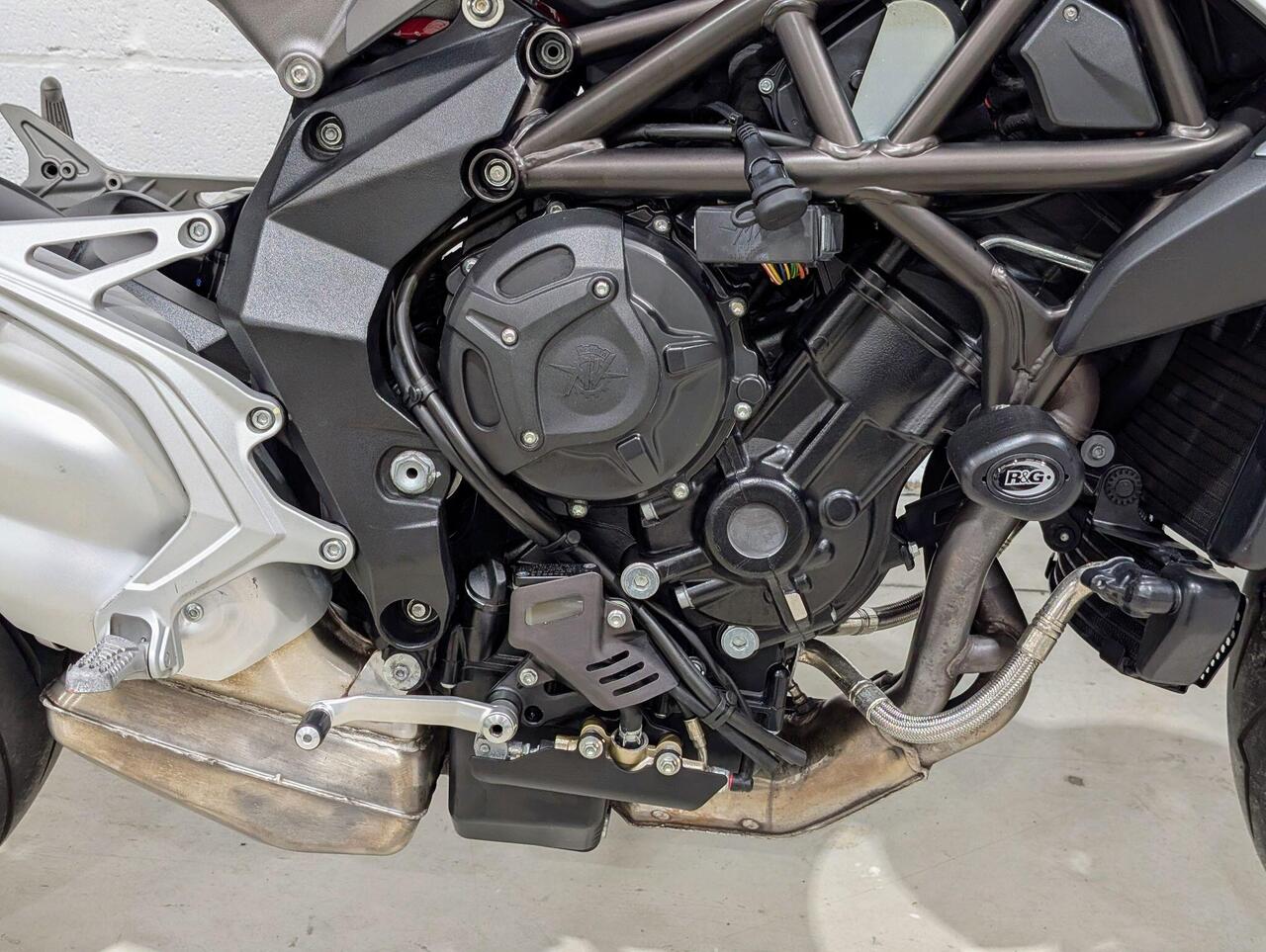2016 MV Agusta Brutale 800 - Photo 9
