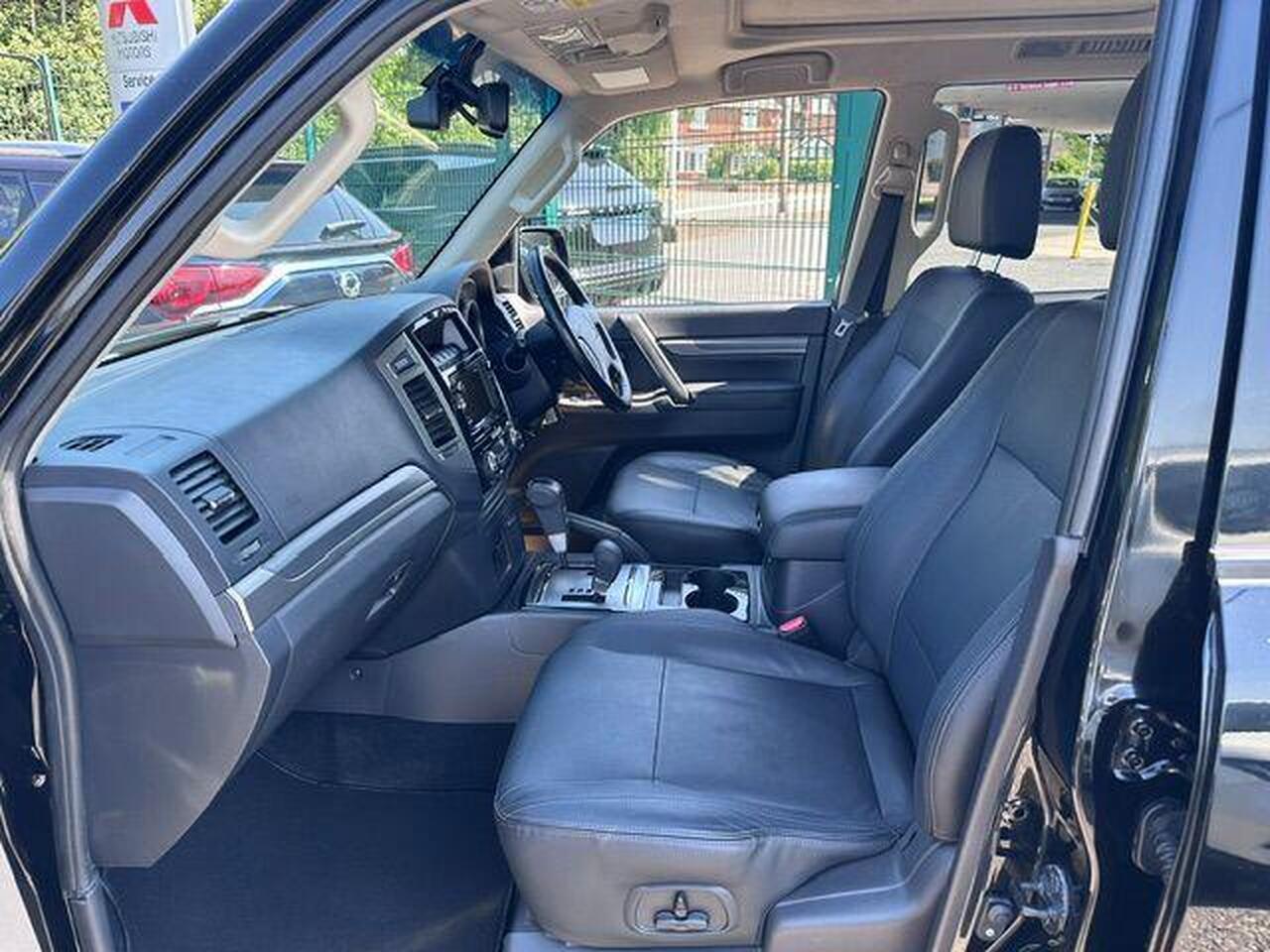 Mitsubishi Shogun 2017 photo 5