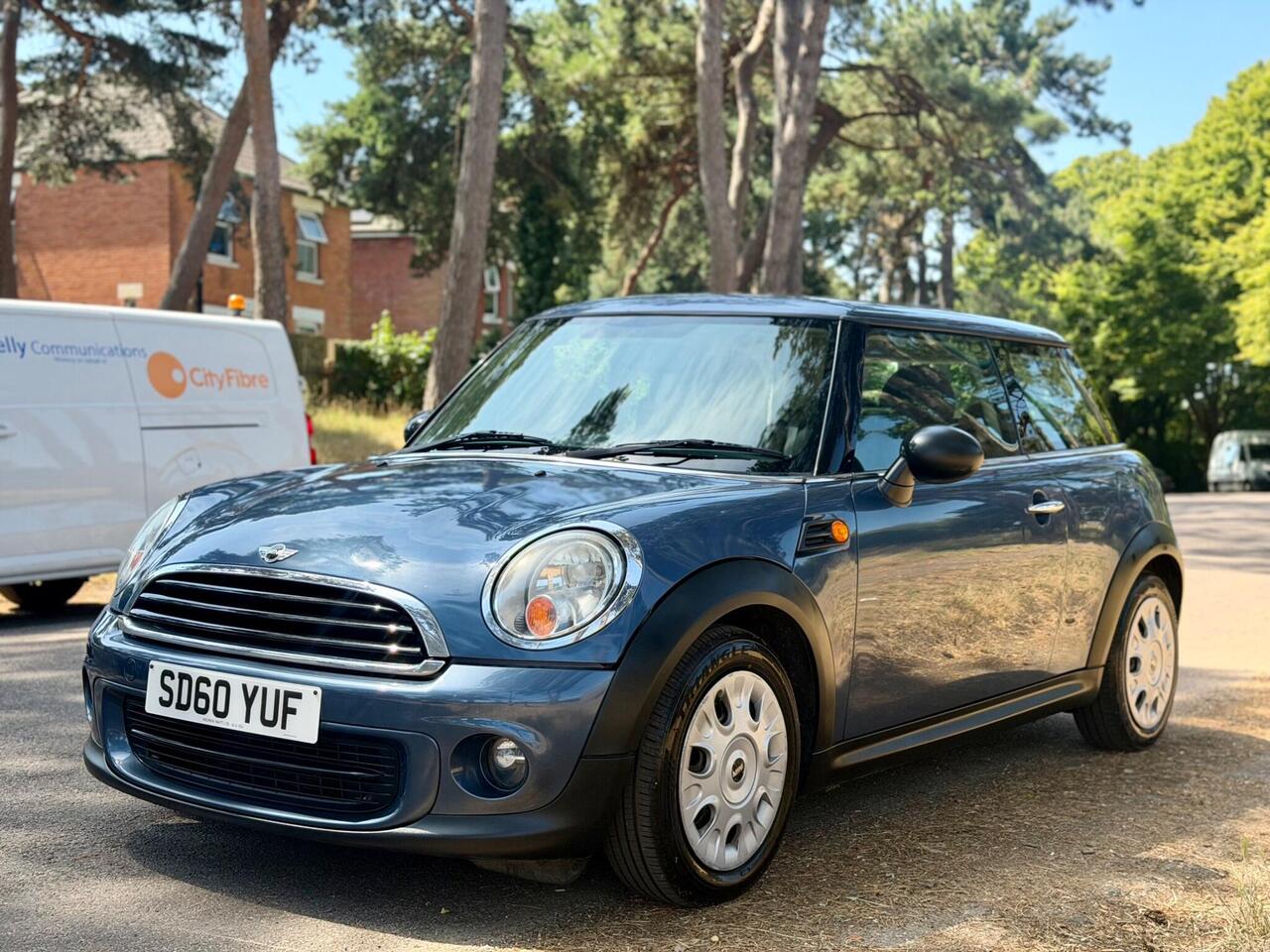 Mini Hatch 2010 photo 4