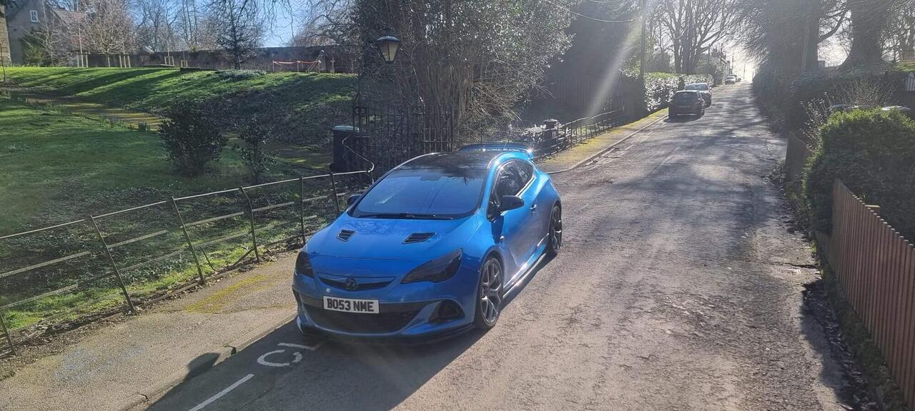 Vauxhall Astra Gtc 2013 photo 4