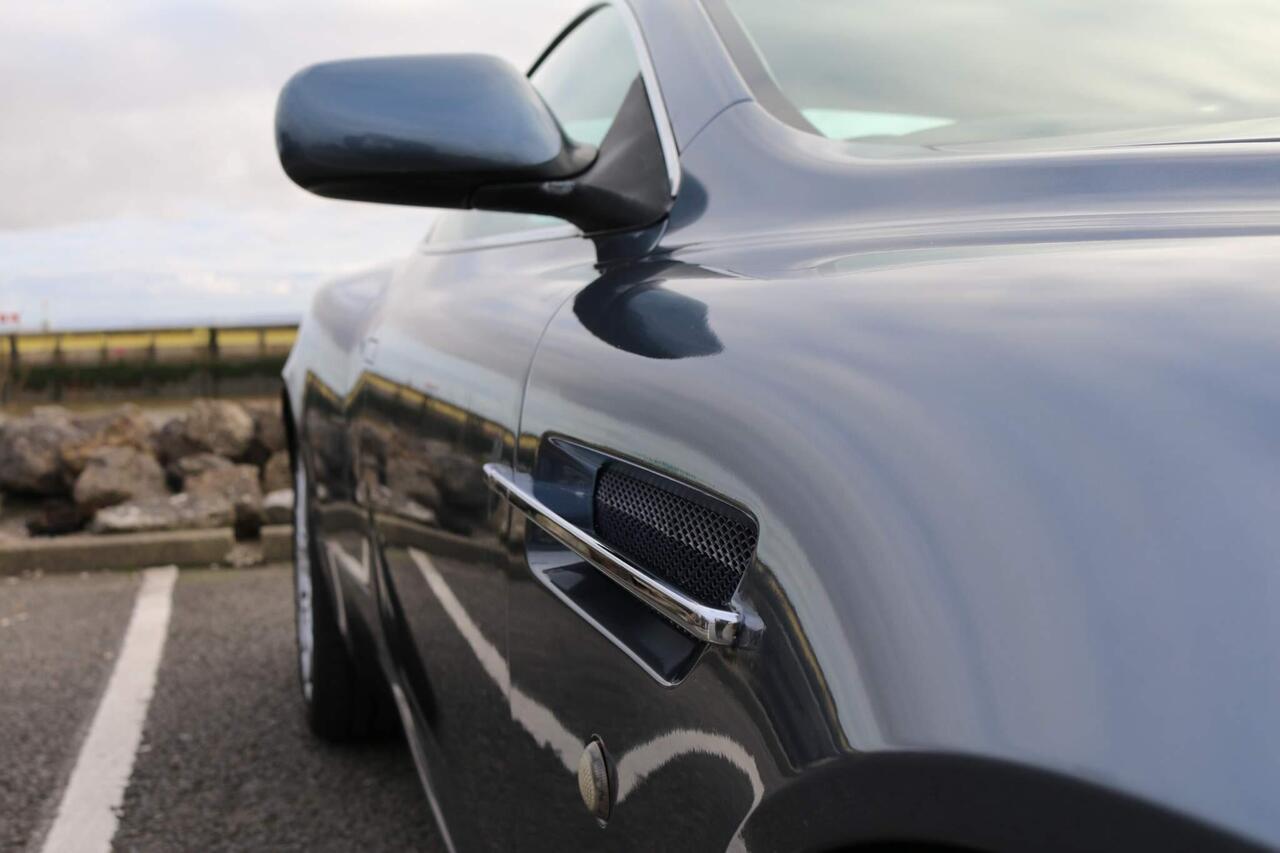 Aston Martin Db9 2004 photo 5