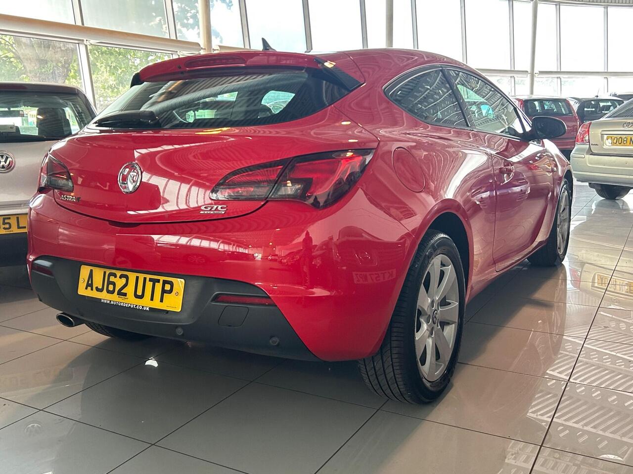 Vauxhall Astra Gtc 2013 photo 4