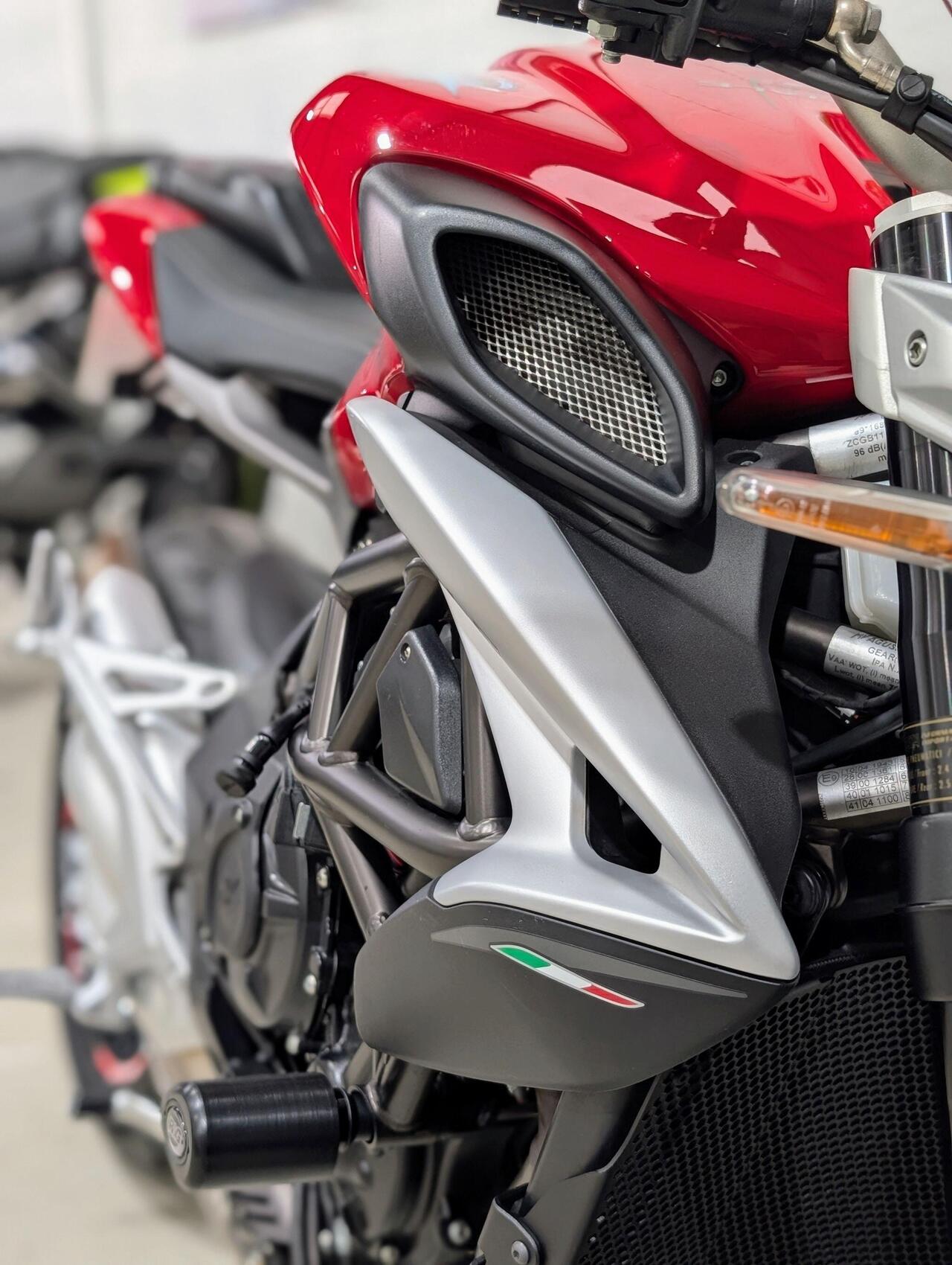 2016 MV Agusta Brutale 800 - Photo 10