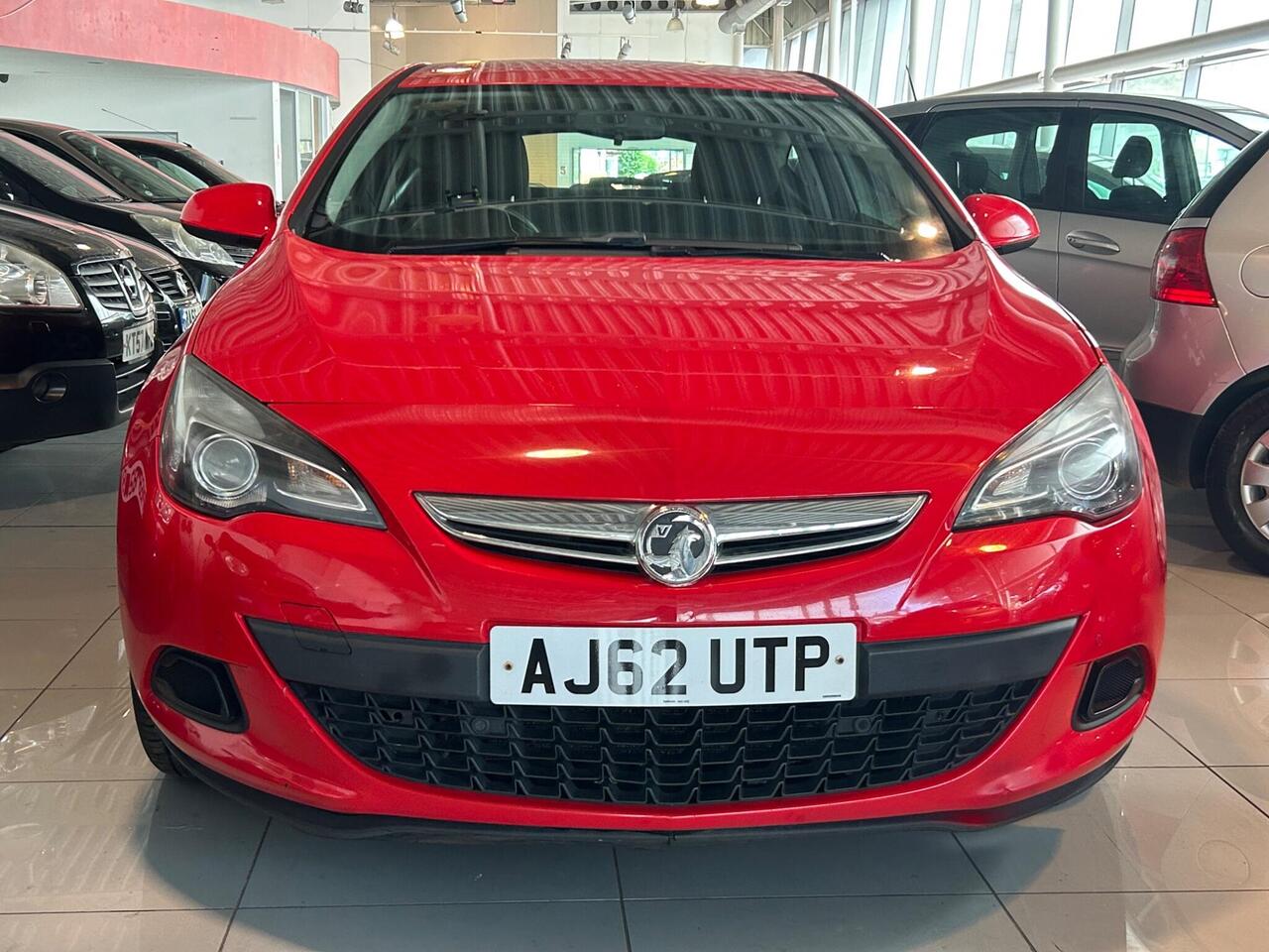 Vauxhall Astra Gtc 2013 photo 2