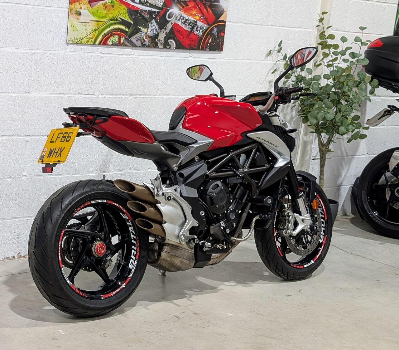 2016 MV Agusta Brutale 800 - Photo 7