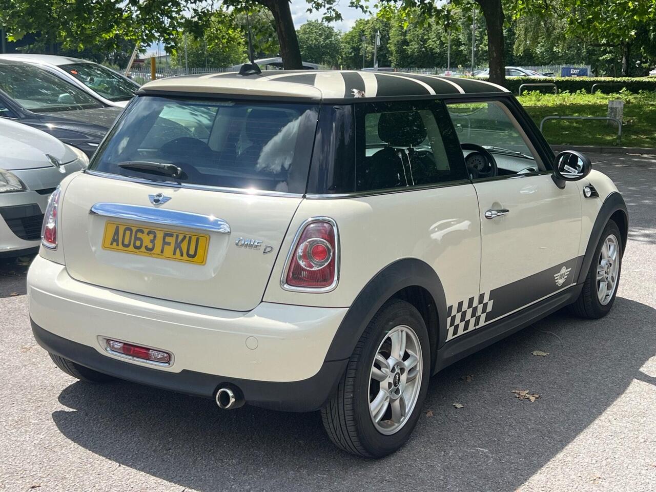Mini Hatch 2013 photo 3