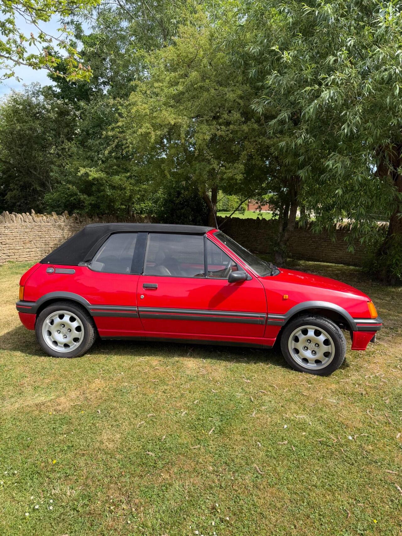 Peugeot 205 1990 photo 4