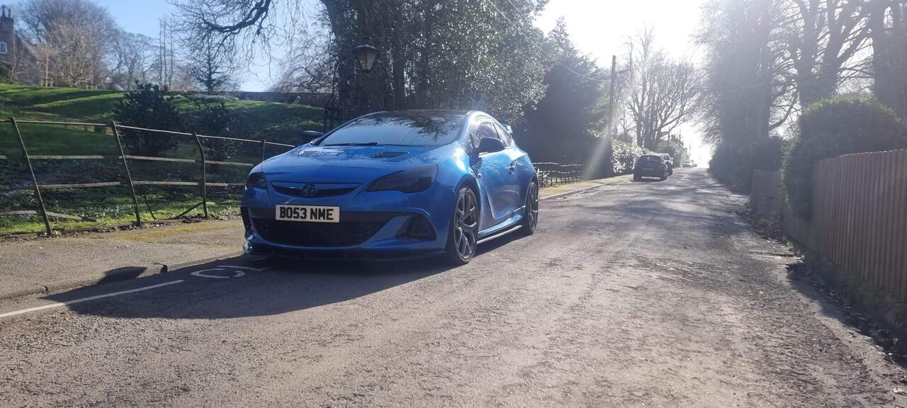 Vauxhall Astra Gtc 2013 photo 3