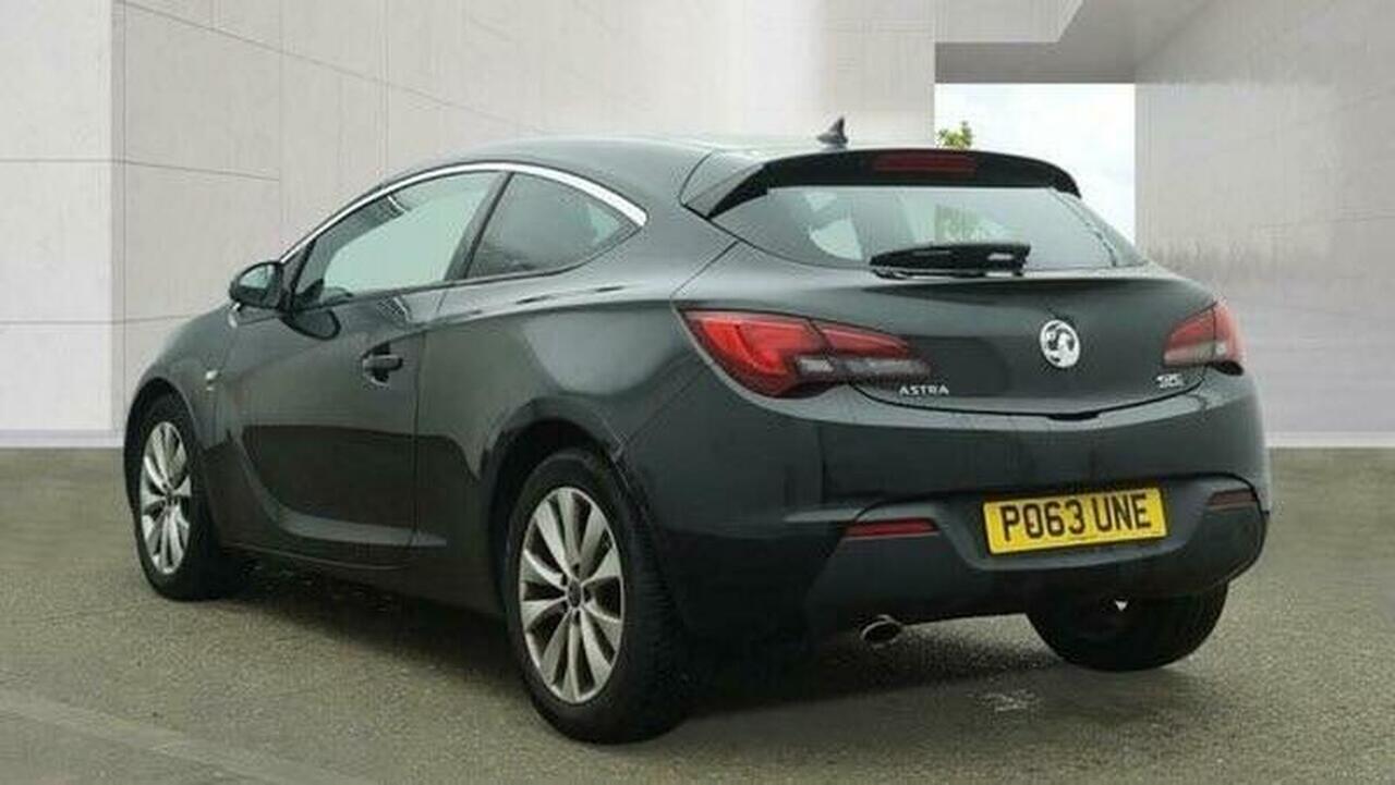 Vauxhall Astra Gtc 2013 photo 3