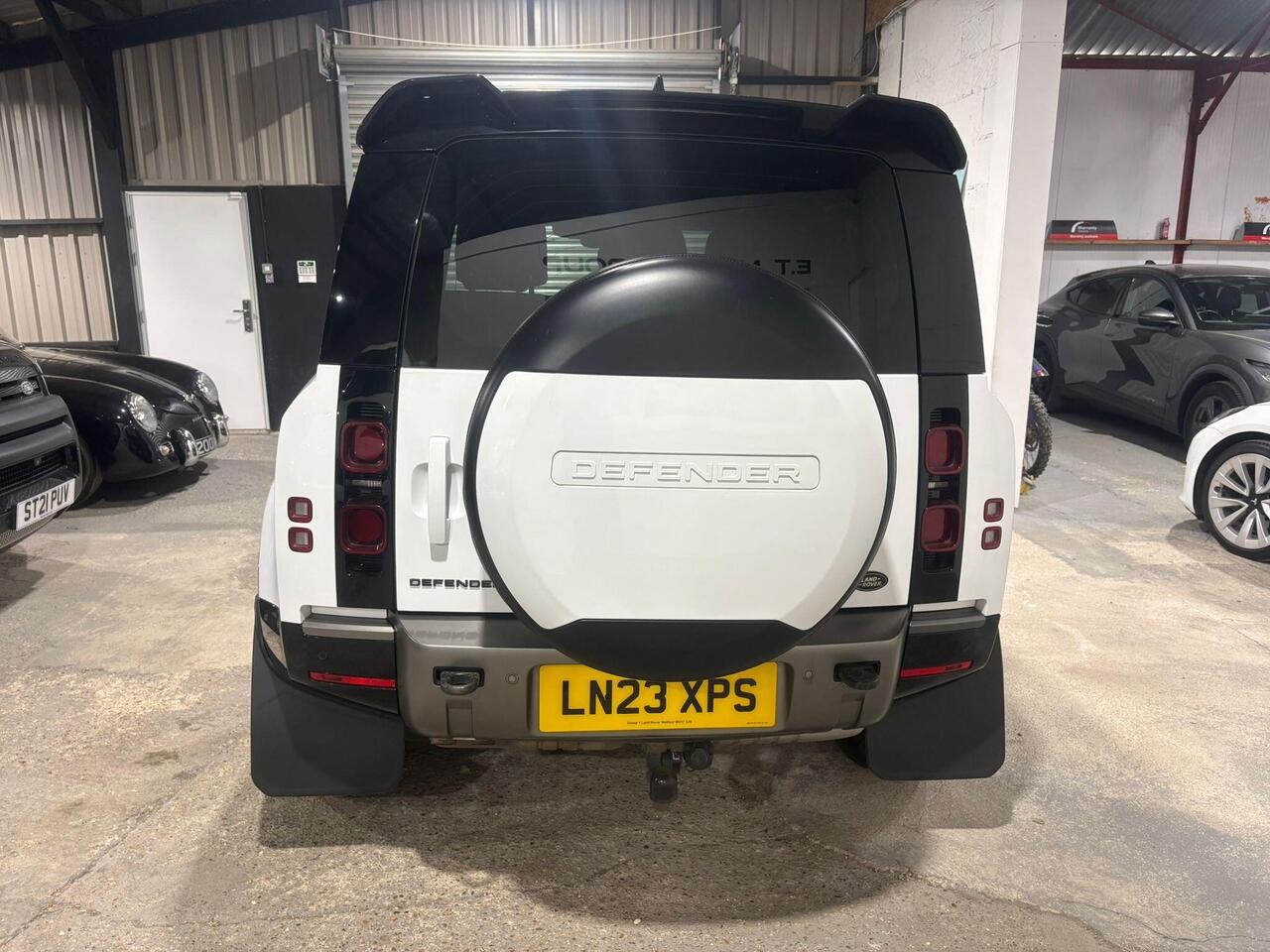 Land Rover Defender 90 2023 photo 5