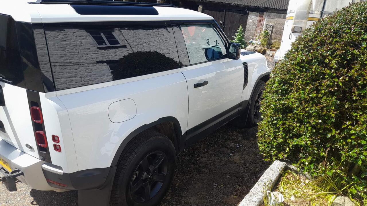Land Rover Defender 90 2021 photo 2
