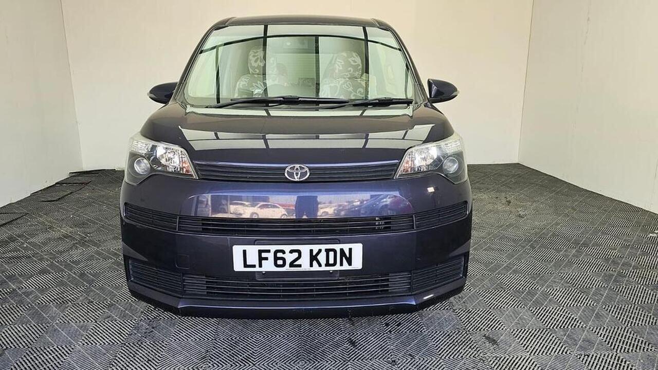 Toyota Spade 2013 photo 4