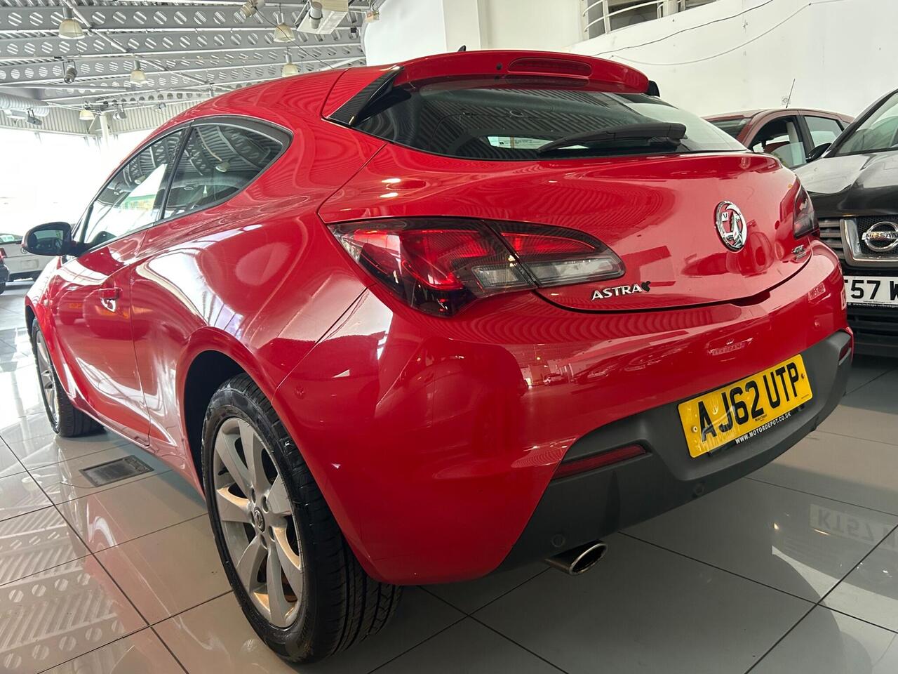 Vauxhall Astra Gtc 2013 photo 5
