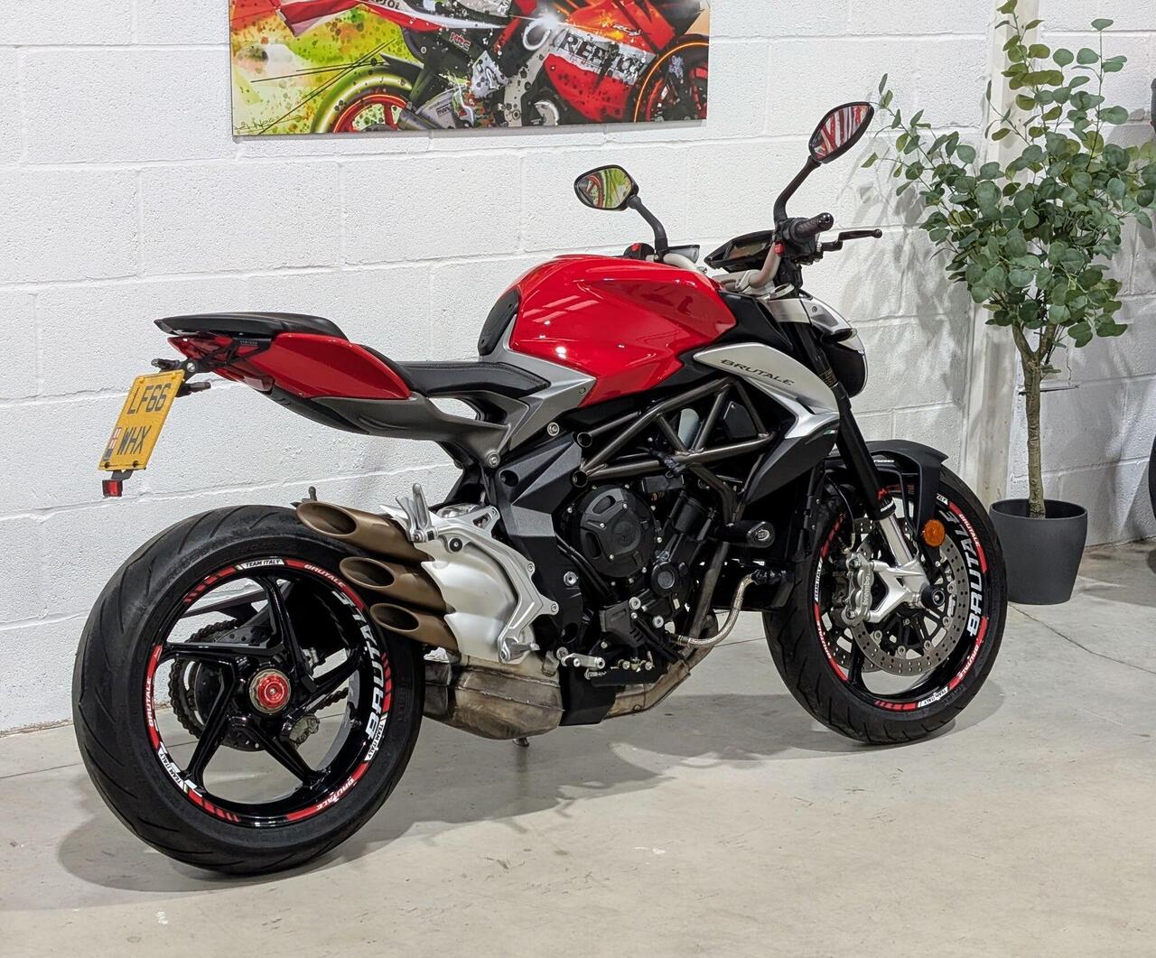 2016 MV Agusta Brutale 800 - Photo 6