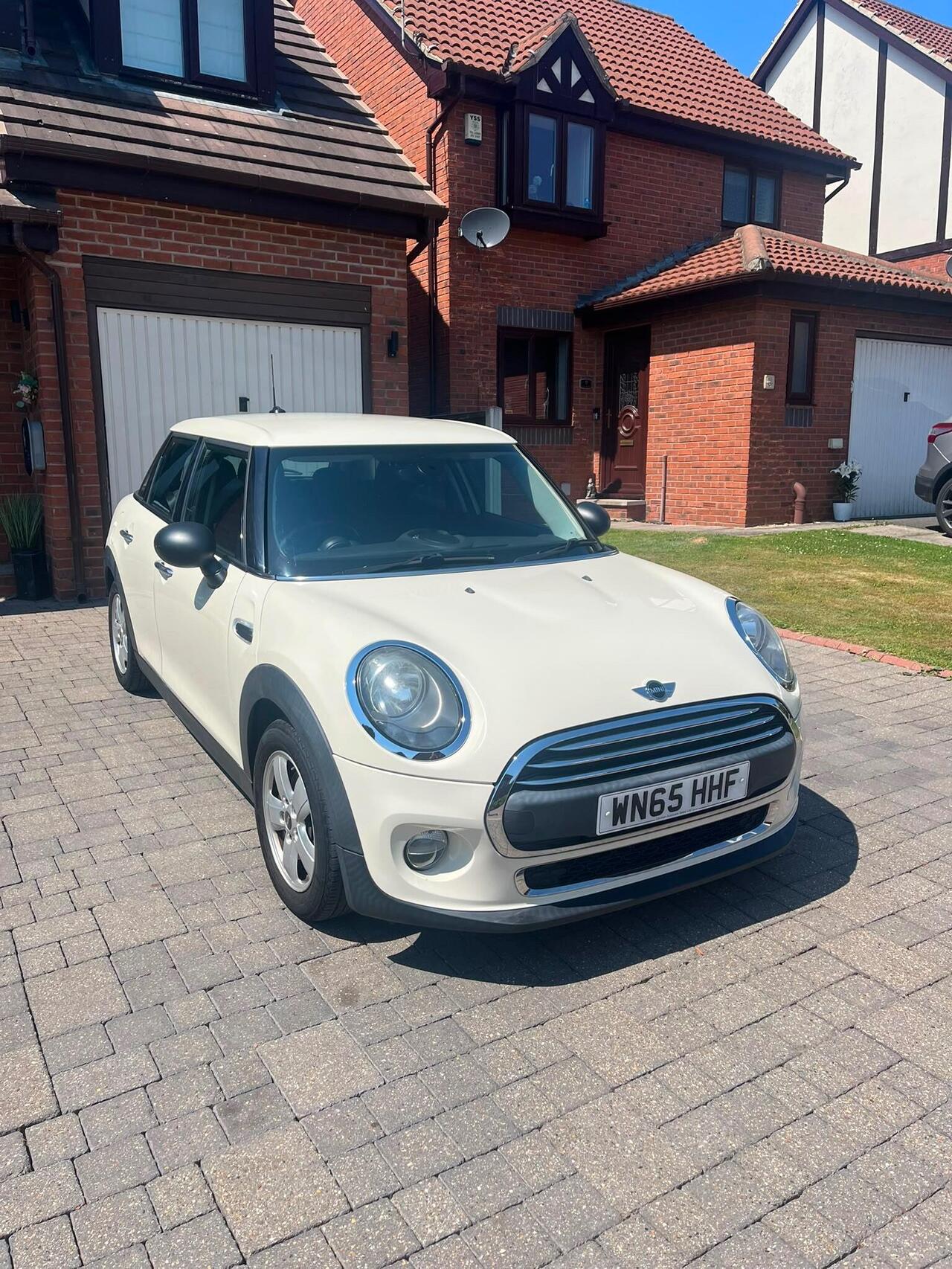 Mini Hatch 2015 photo 2