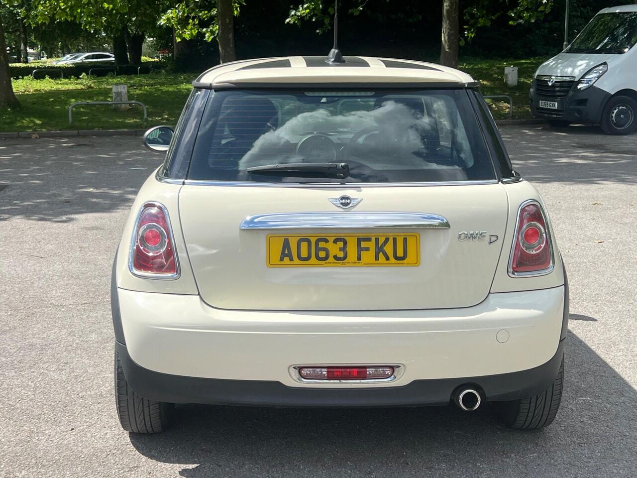 Mini Hatch 2013 photo 4