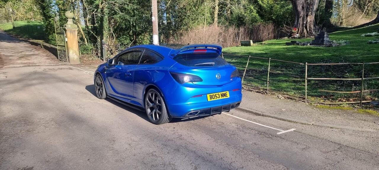 Vauxhall Astra Gtc 2013 photo 2
