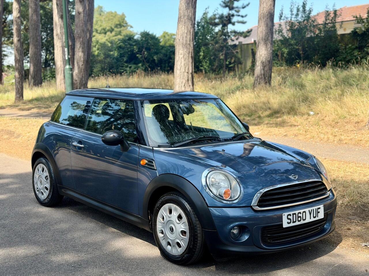 Mini Hatch 2010 photo 2