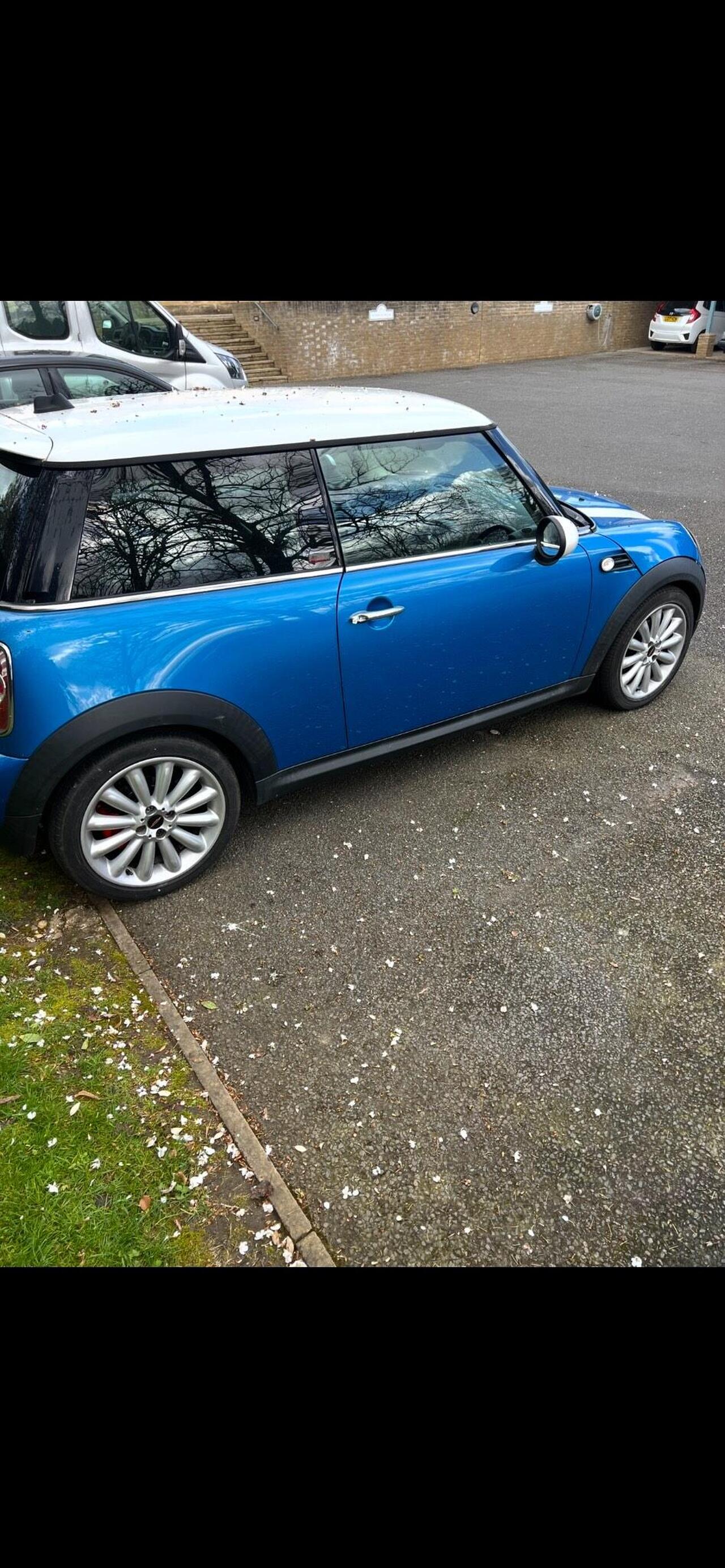 Mini Hatch 2011 photo 2