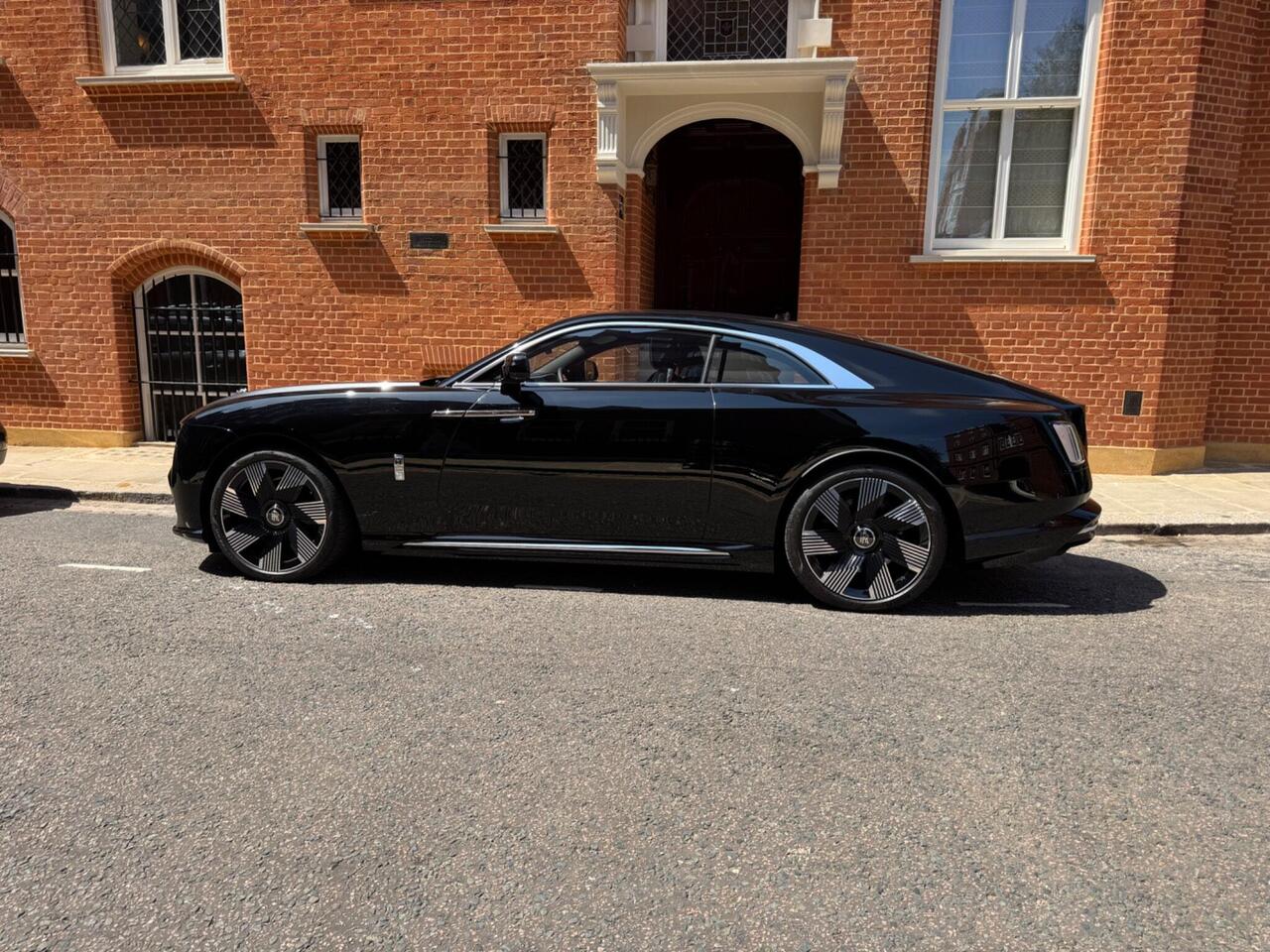 Rolls-Royce Spectre 2023 photo 5