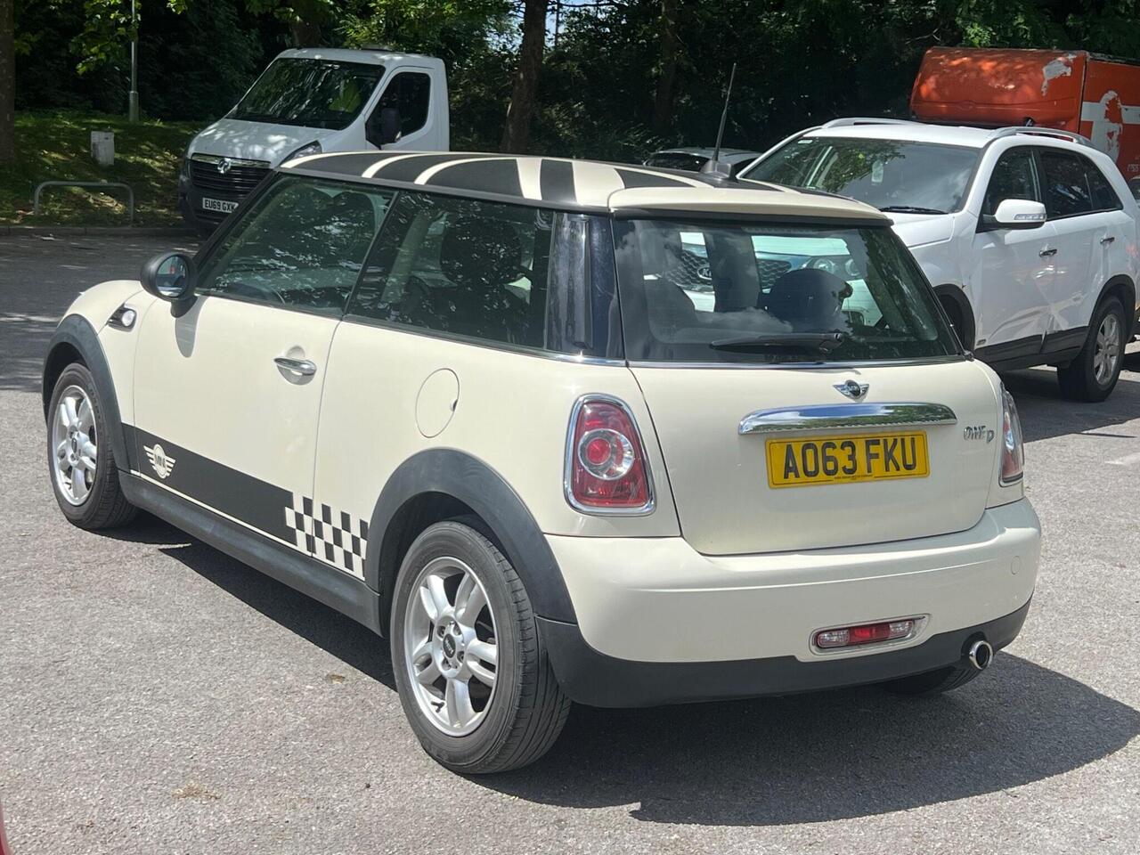 Mini Hatch 2013 photo 5