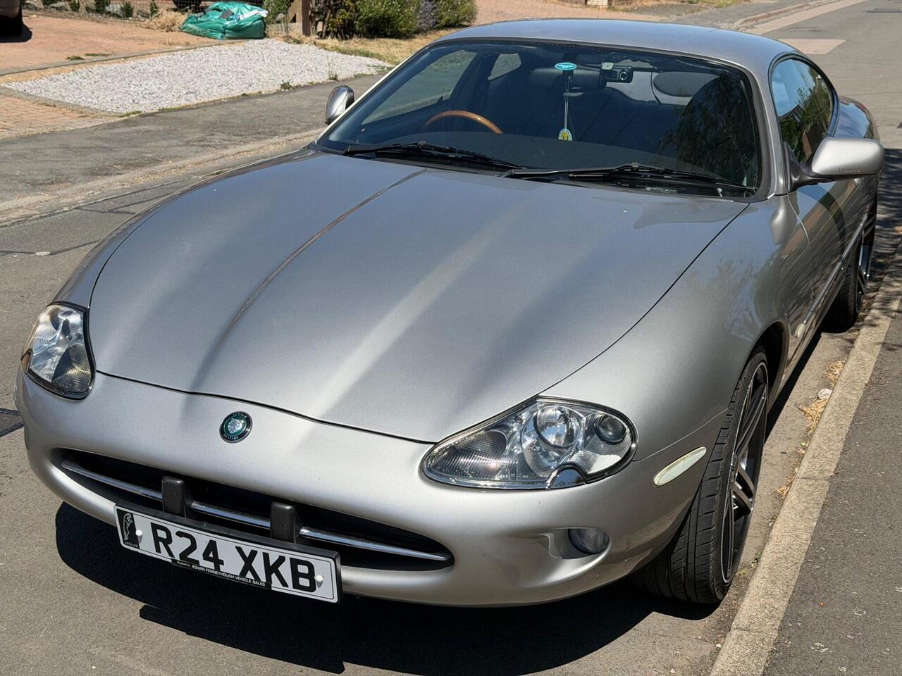Jaguar Xk8 1998 photo 2