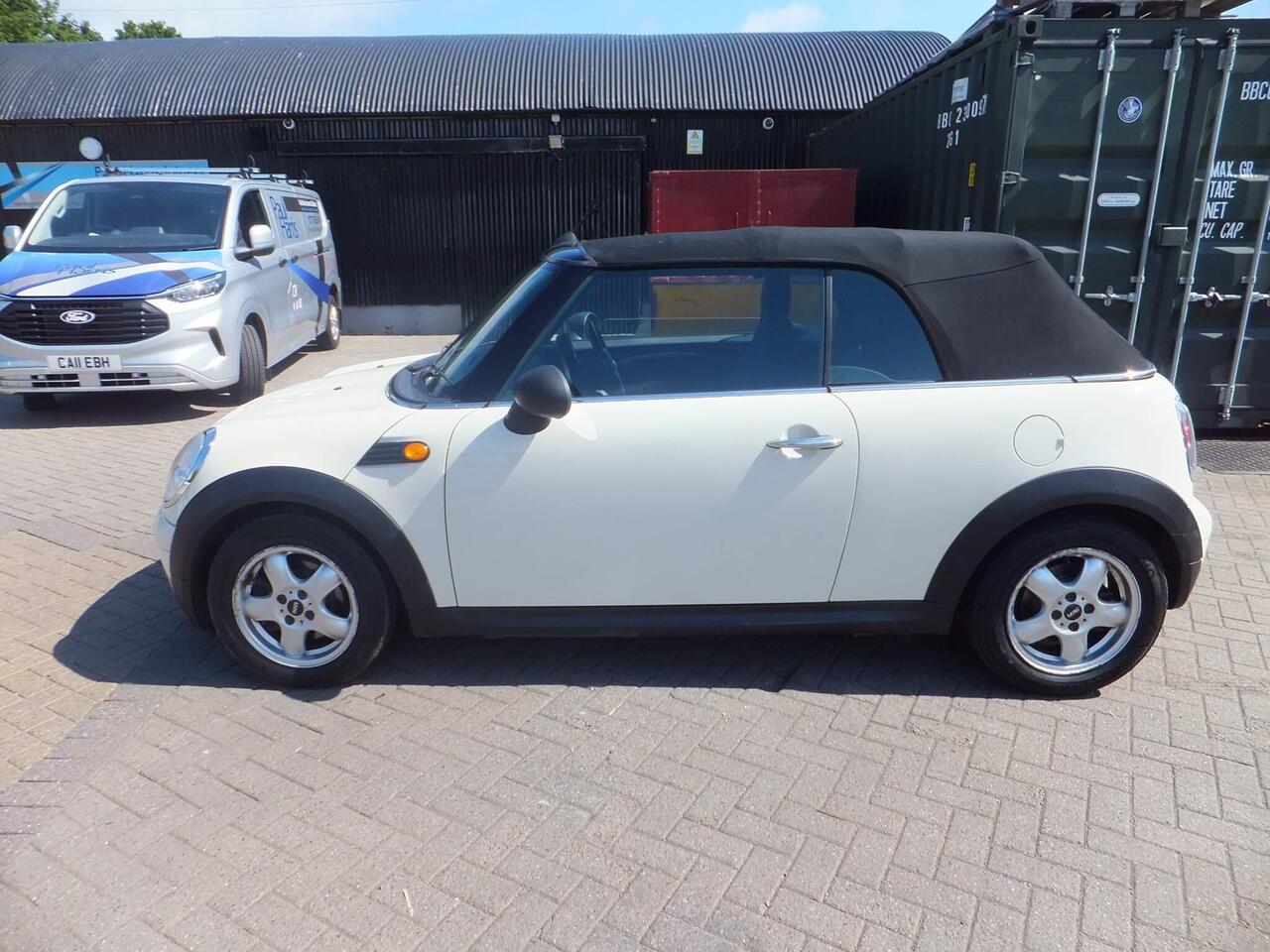 Mini Convertible 2010 photo 4