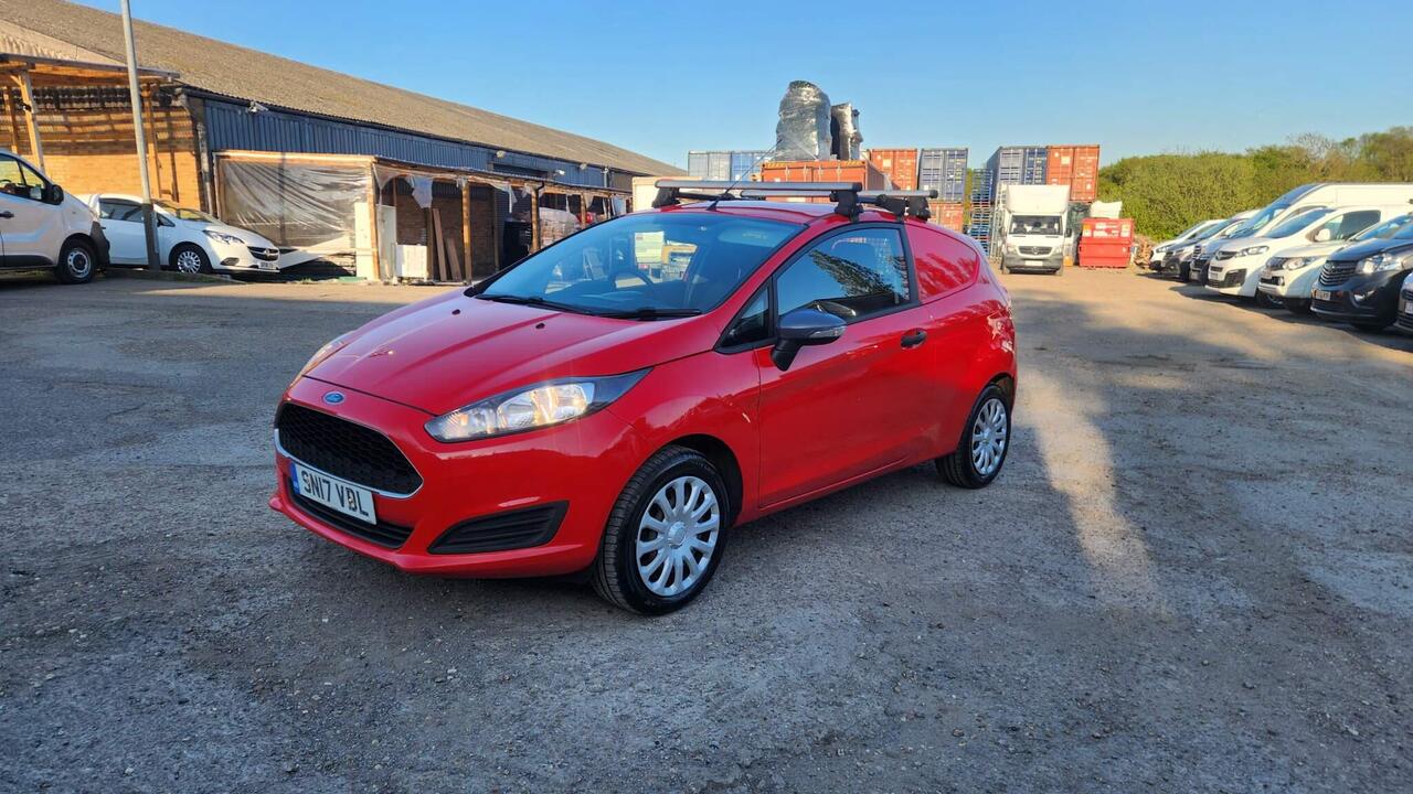 Ford Fiesta Van 2017 photo 2