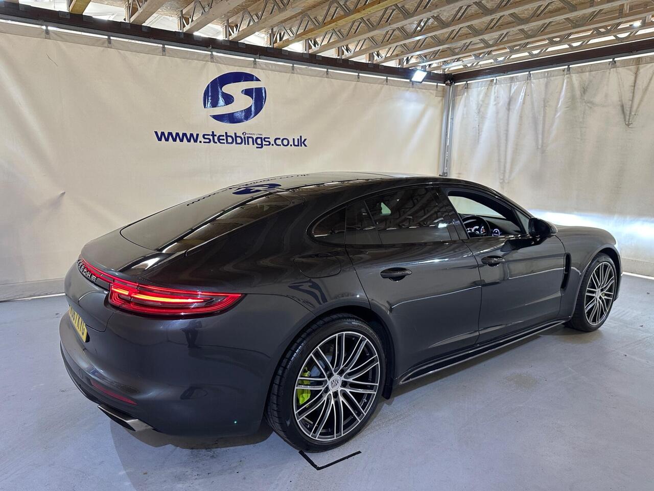 Porsche Panamera VU67KYG