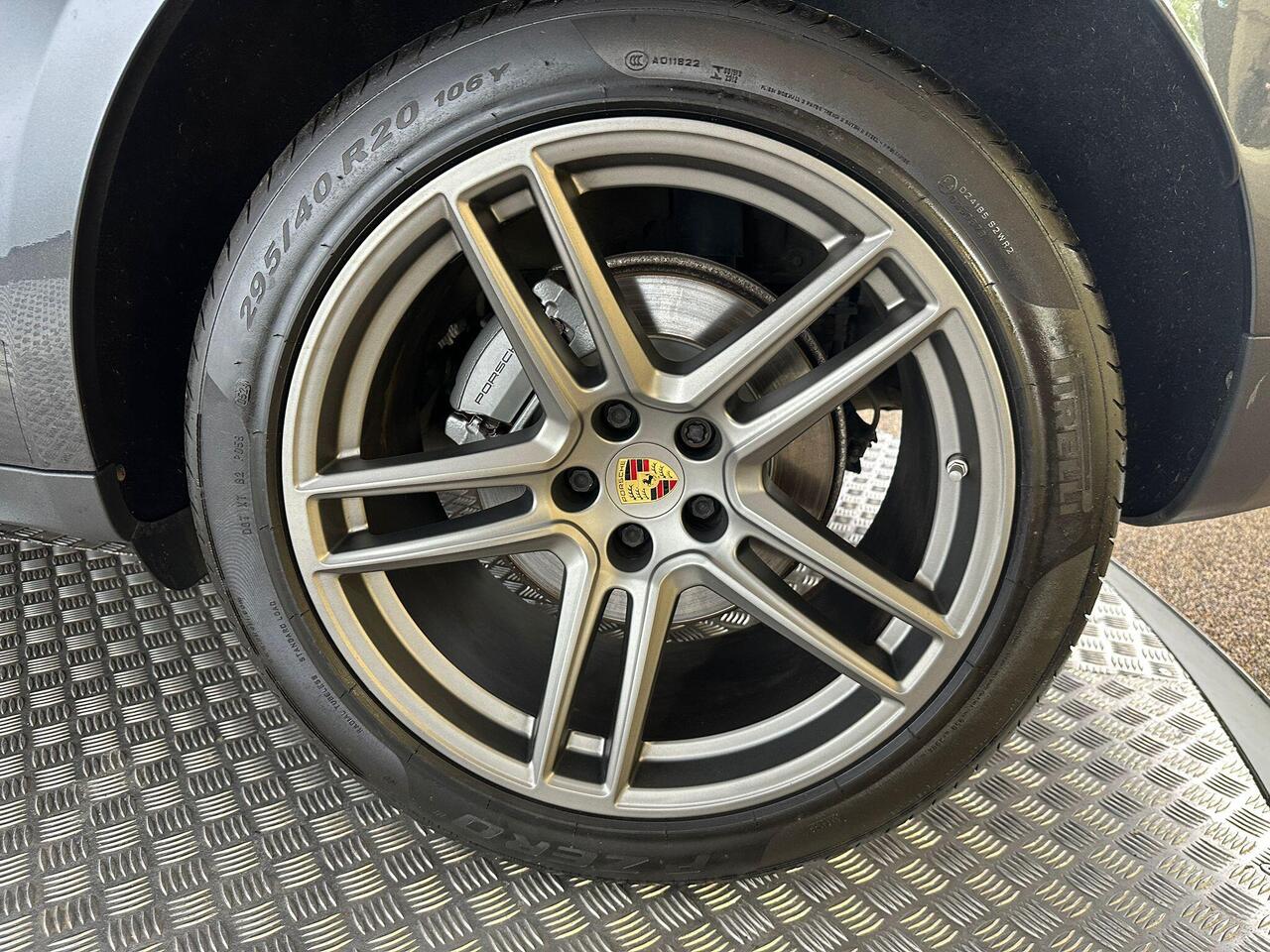 Porsche Macan AJ19VYM