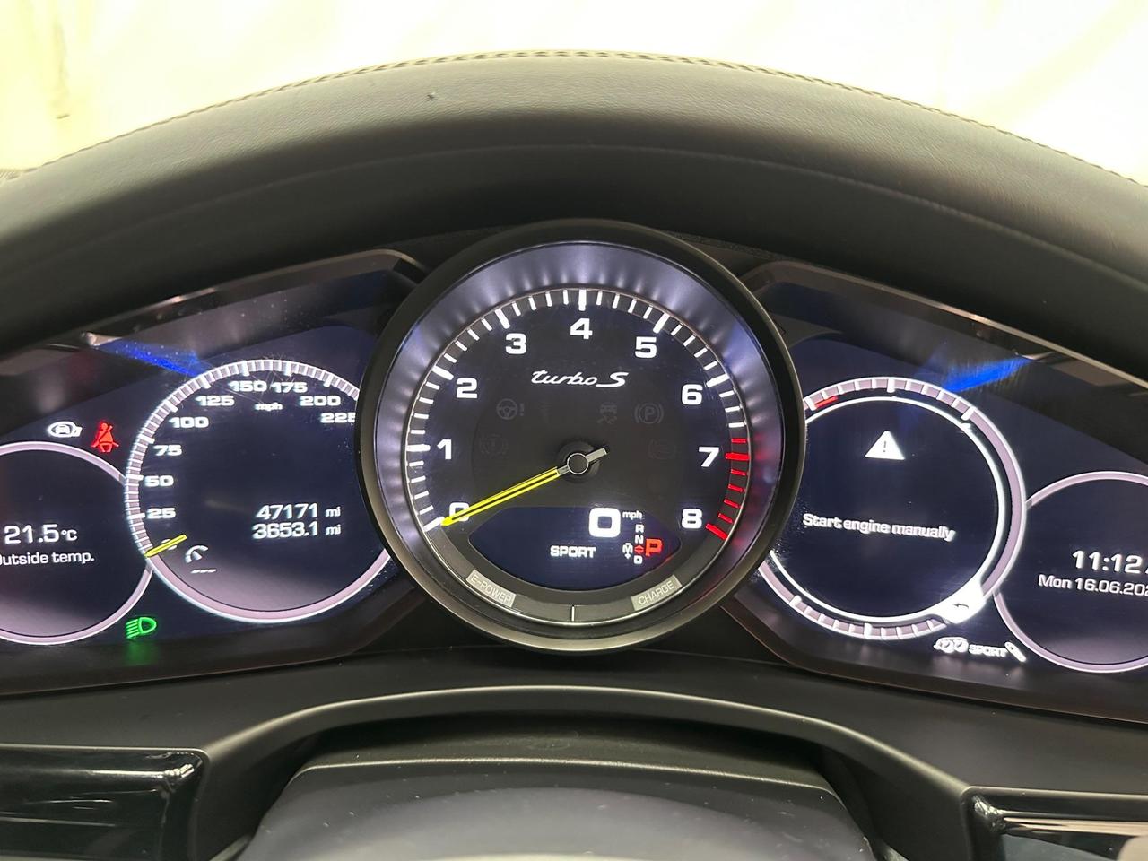 Porsche Panamera LN69UYK
