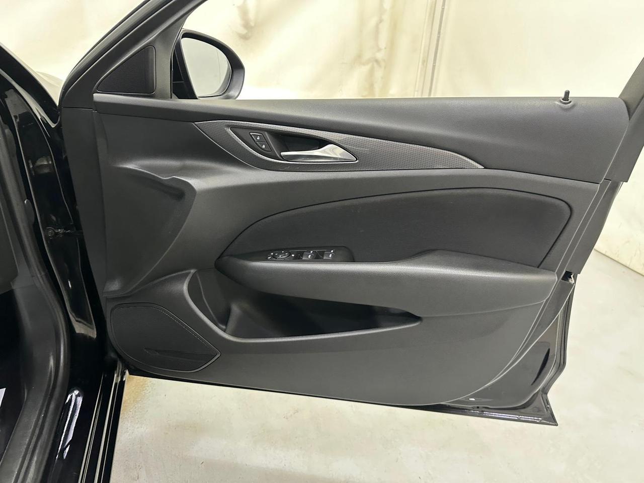 Vauxhall Insignia VU70YMO