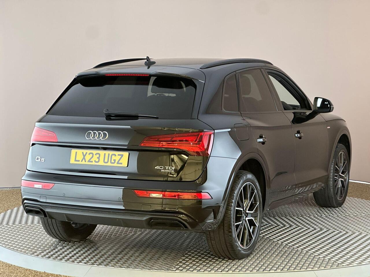 Audi Q5 LX23UGZ