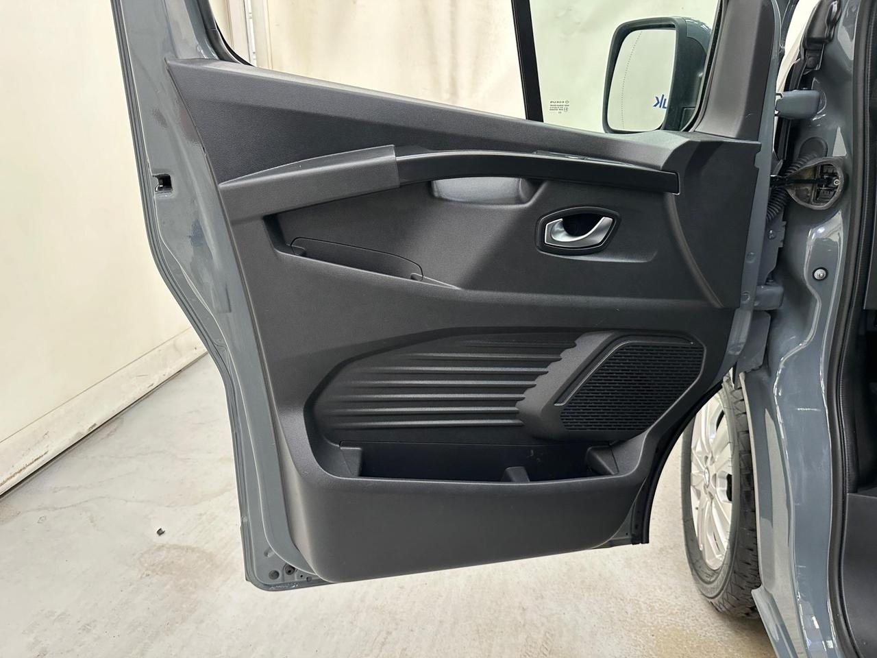 Nissan Primastar DL72BWH