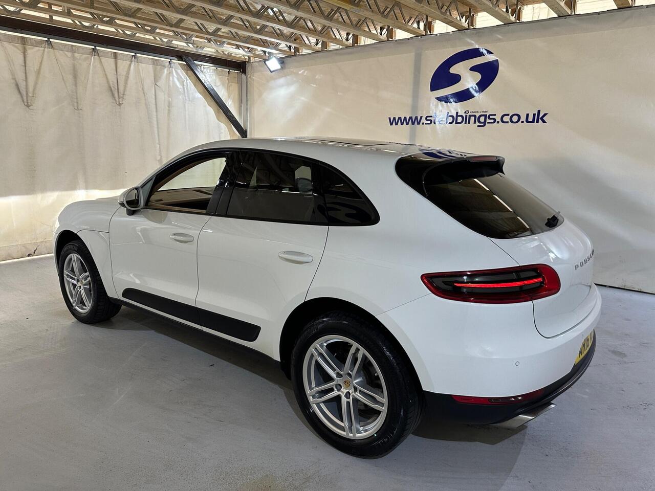 Porsche Macan AR16AEY