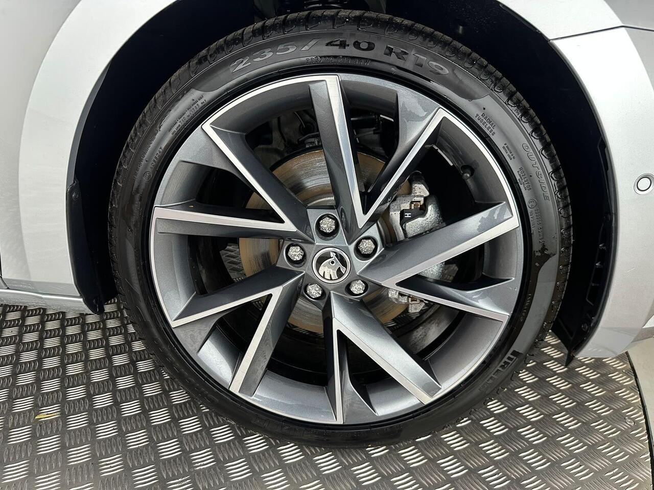 Skoda Superb OE67FTU