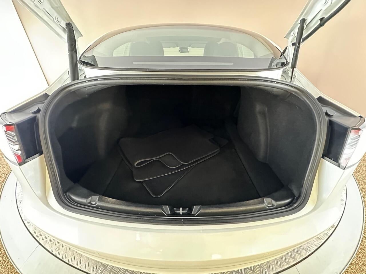 Tesla Model 3 AF72VHK