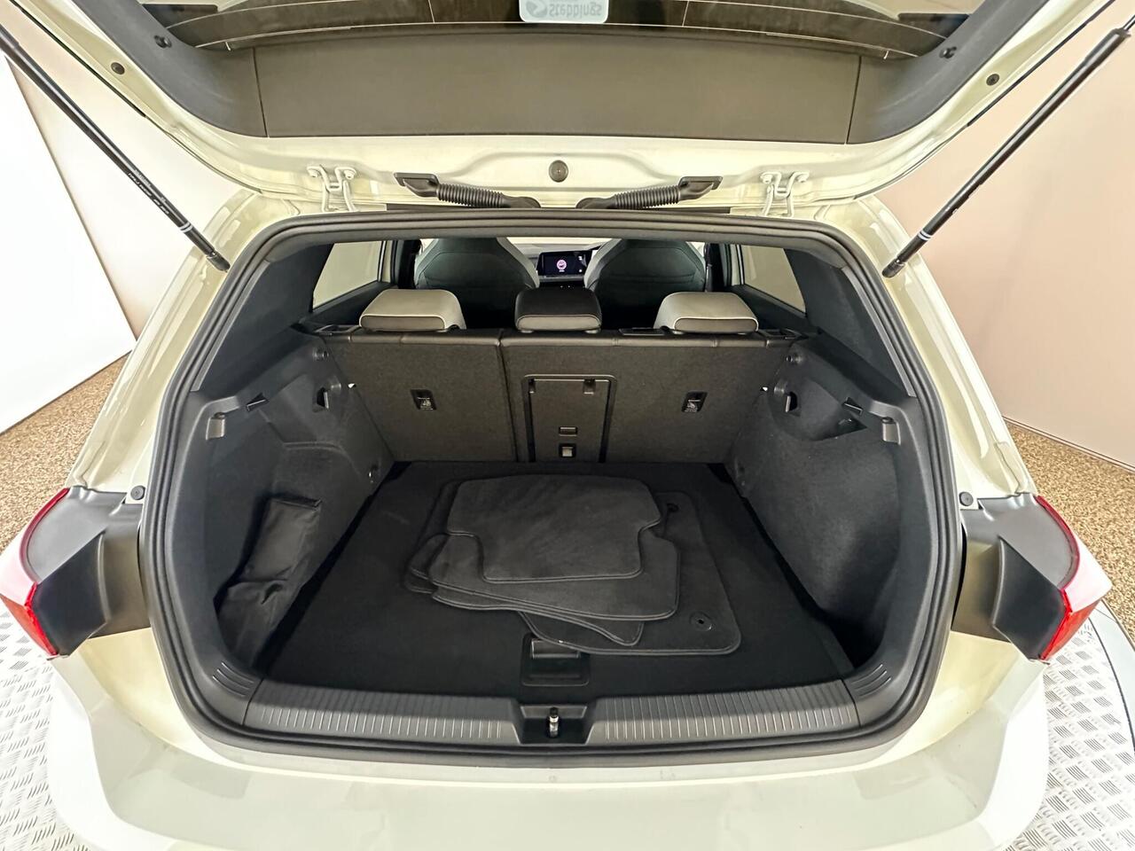 Volkswagen Golf VU22JYZ