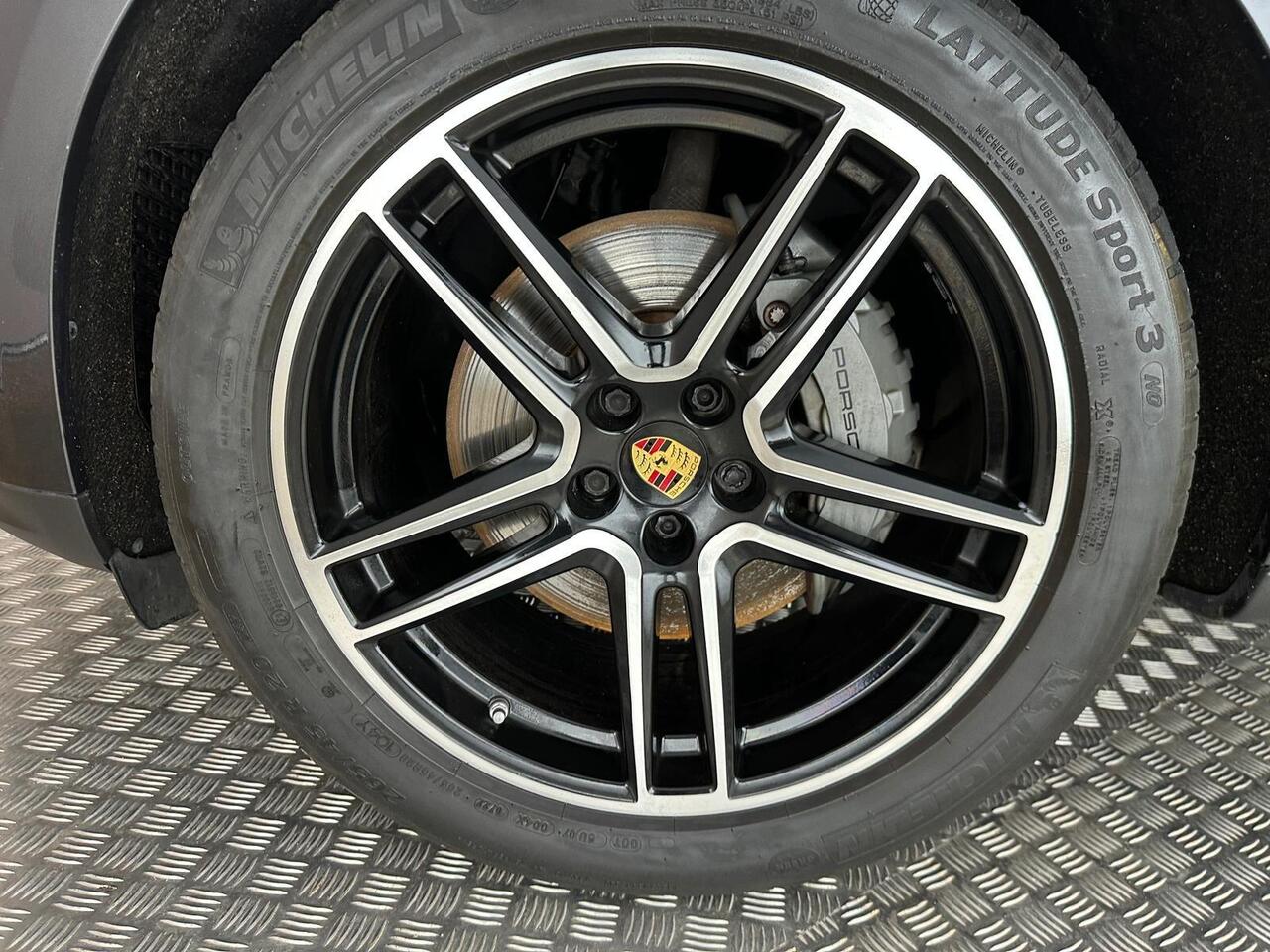 Porsche Macan LJ20WHU