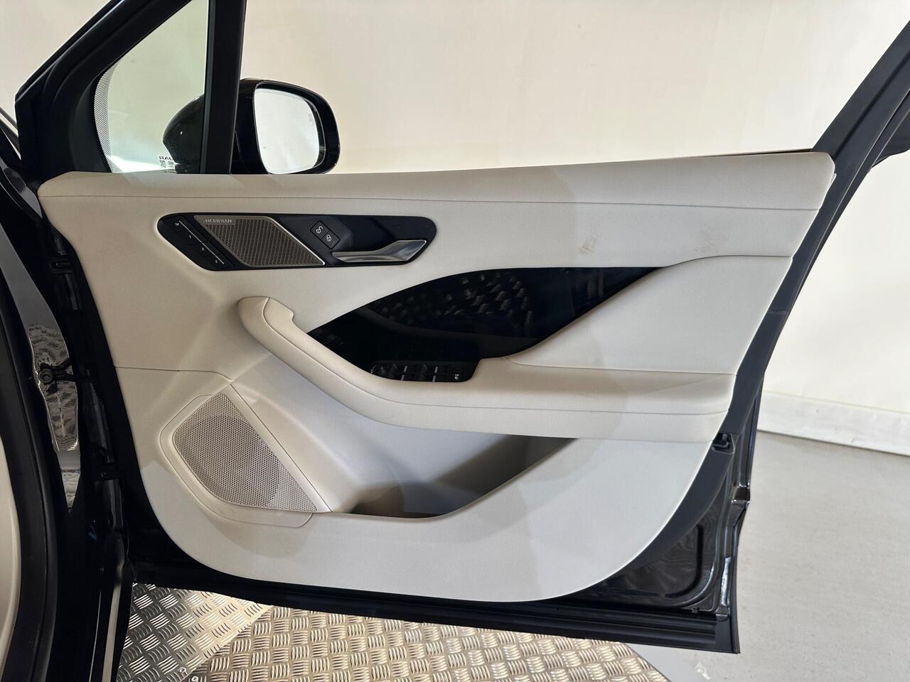 Jaguar I-PACE OV69ZHR