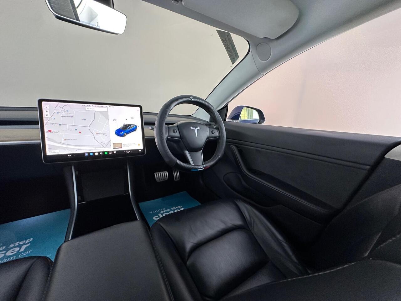 Tesla Model 3 YB69TZT