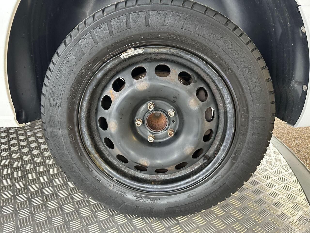 Vauxhall Vivaro MJ69FPE