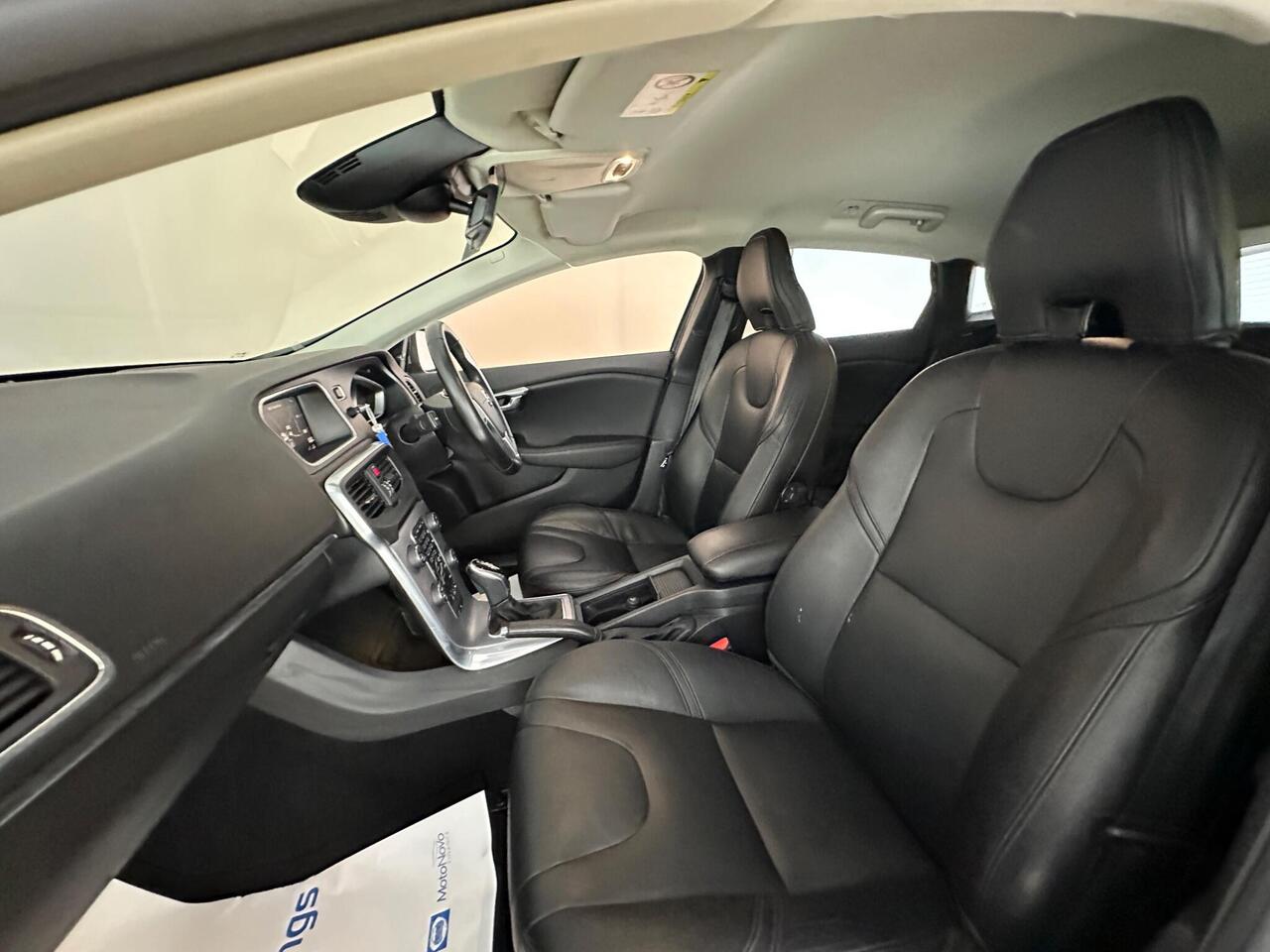 Volvo V40 KX68YTE