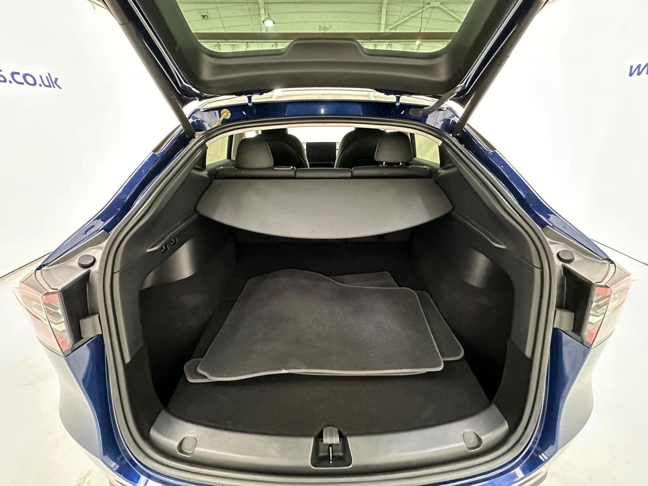 Tesla Model Y GJ23KMV