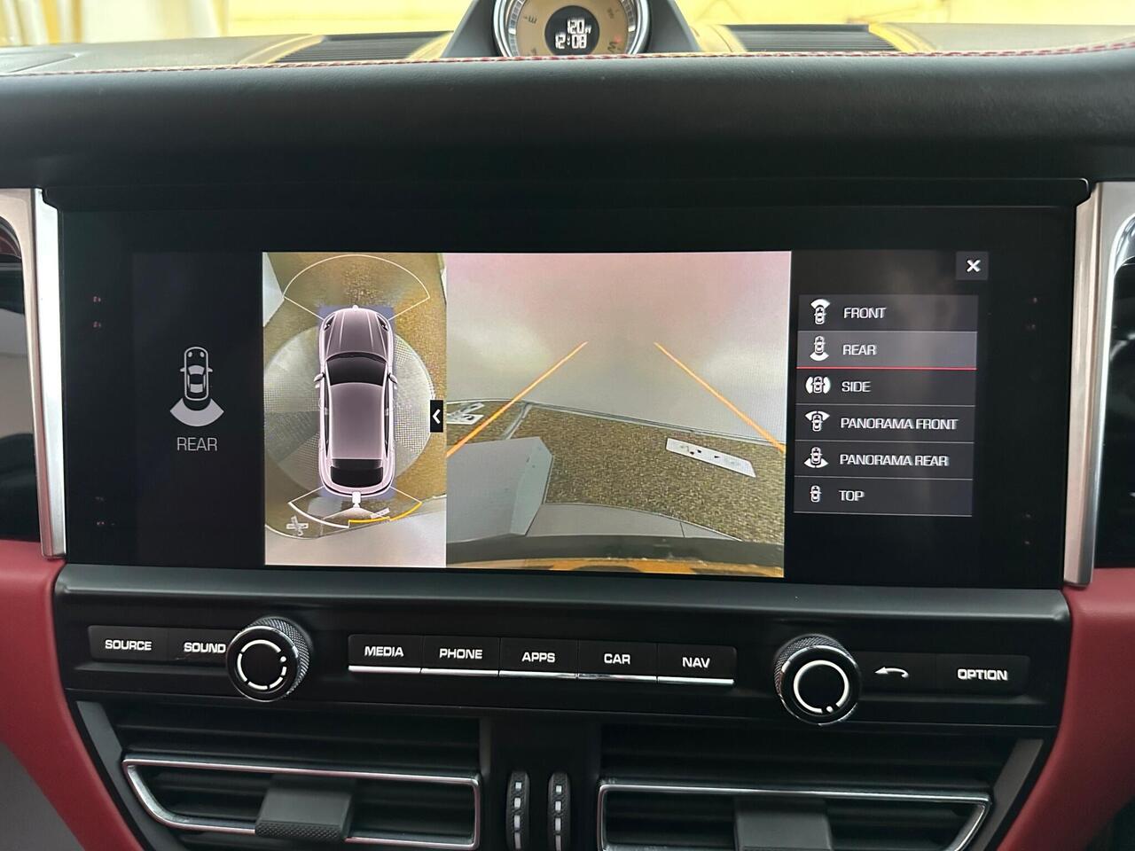 Porsche Macan AO20ZJJ