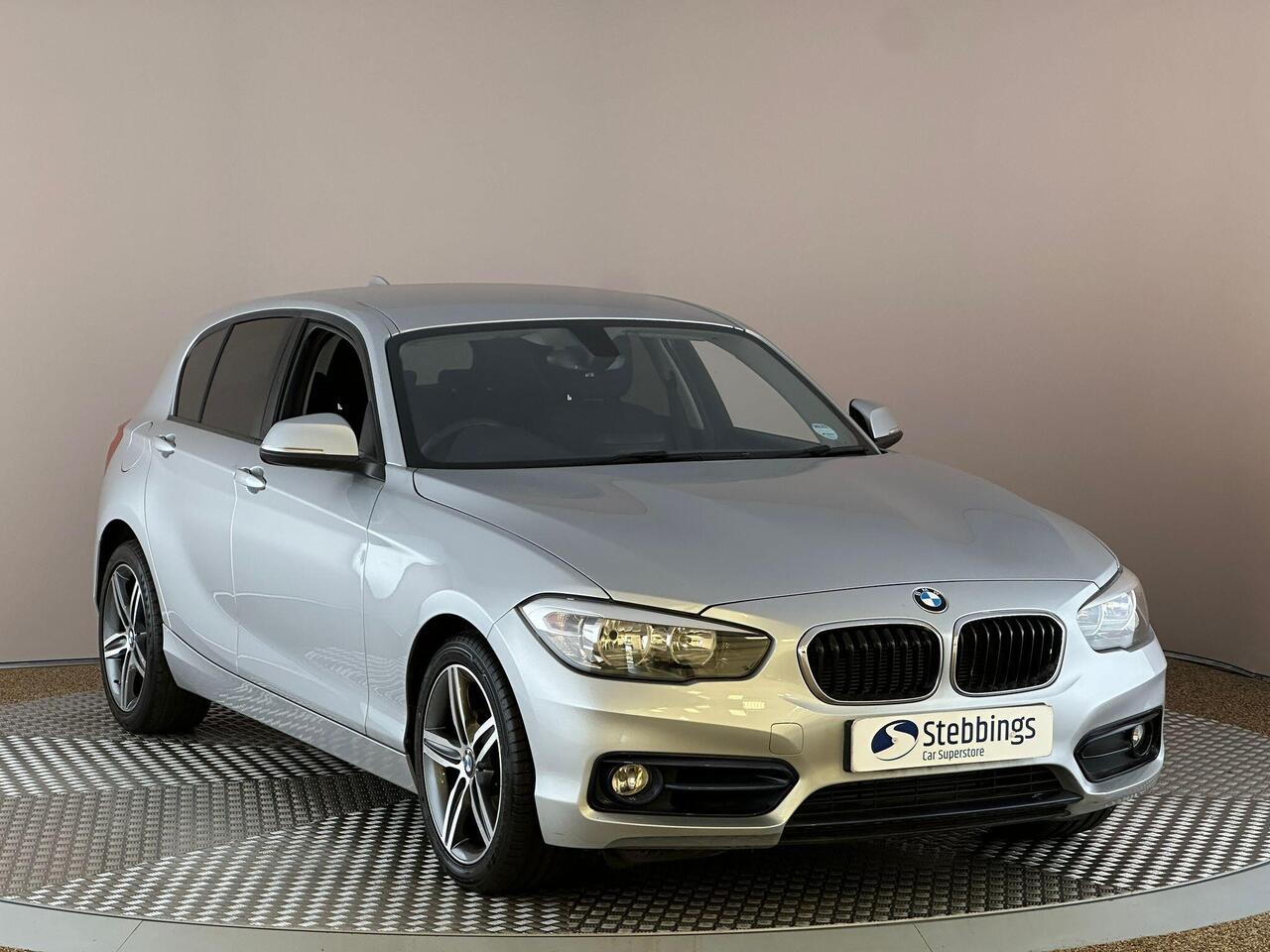 BMW 1 Series RY19NVN
