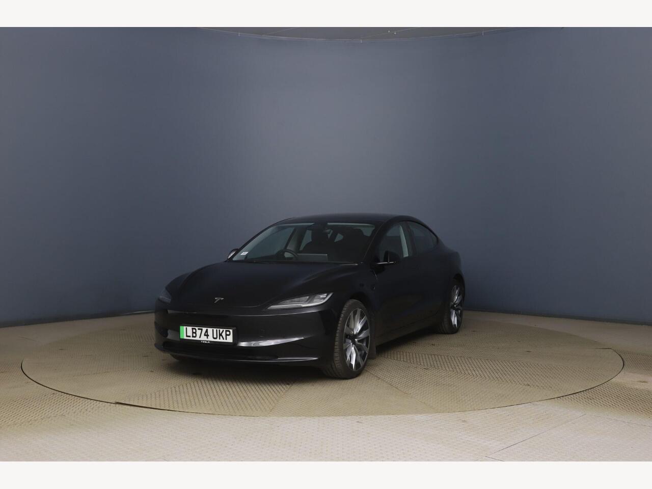 Tesla Model 3 LB74UKP