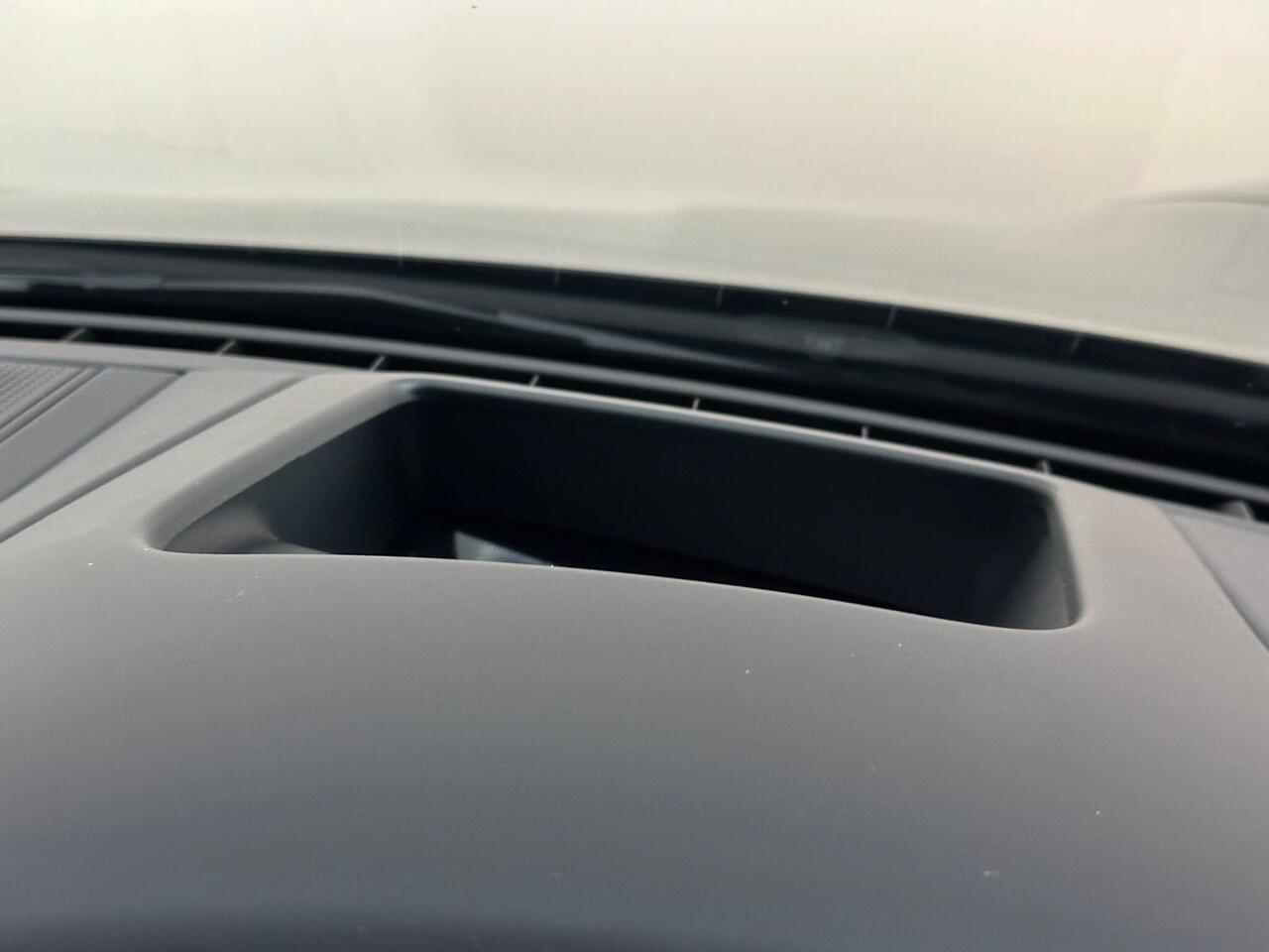 Porsche Taycan YX73ZWJ