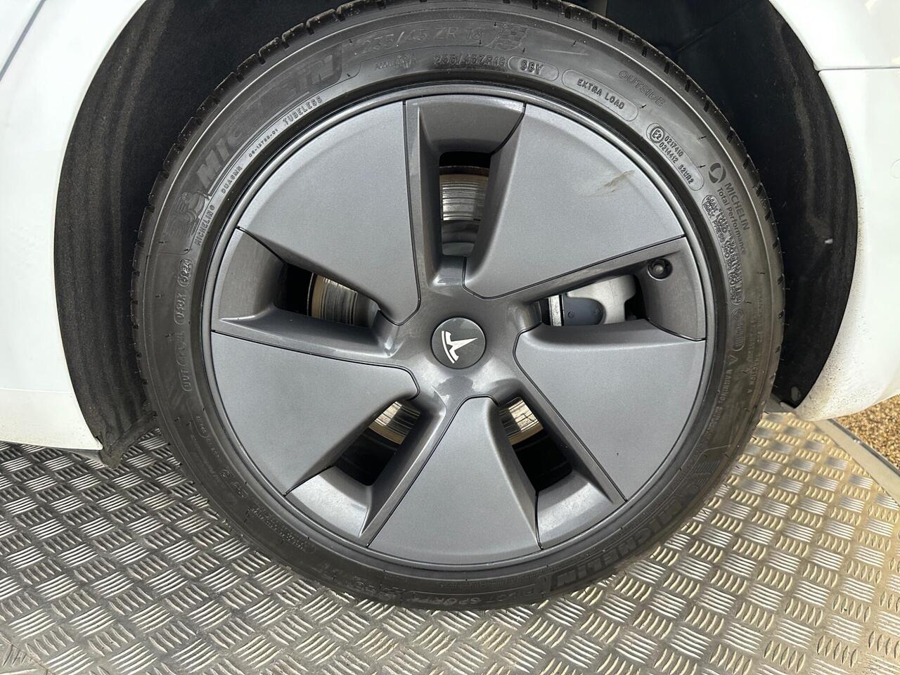 Tesla Model 3 AF72VFH